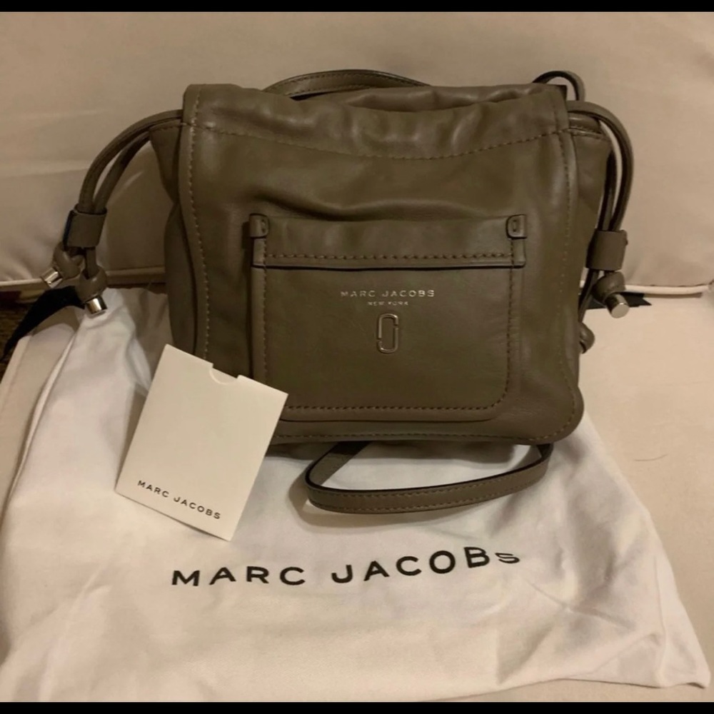Marc Jacobs Leather Tied Up Crossbody Bag in Tan